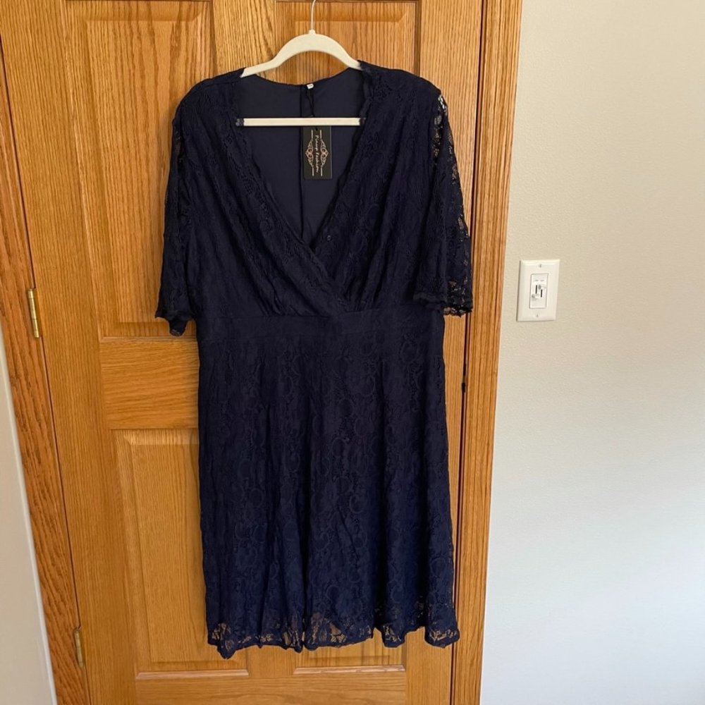 NWT Navy Stretch Lace Dress Size 22W